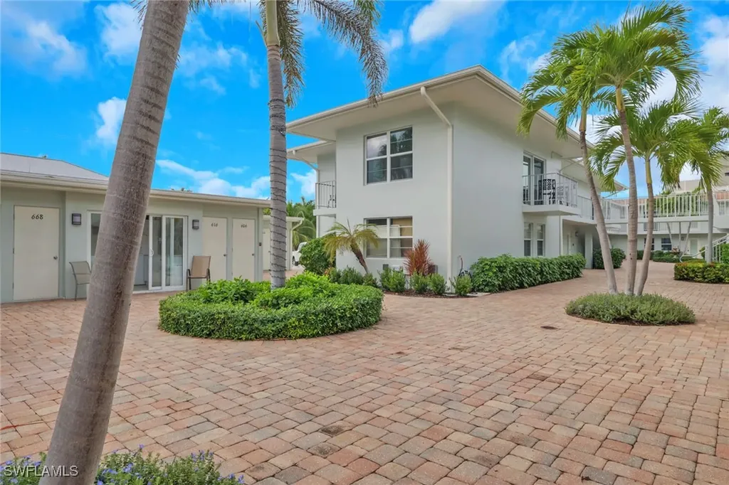 642 12th Avenue S Naples FL 34102