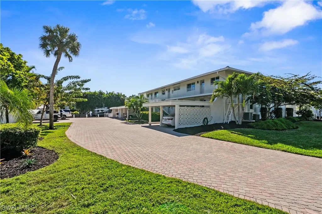 320 14th Avenue S Naples FL 34102