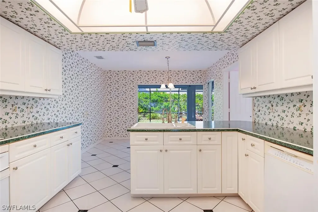 811 Arrowhead Lane Naples FL 34108