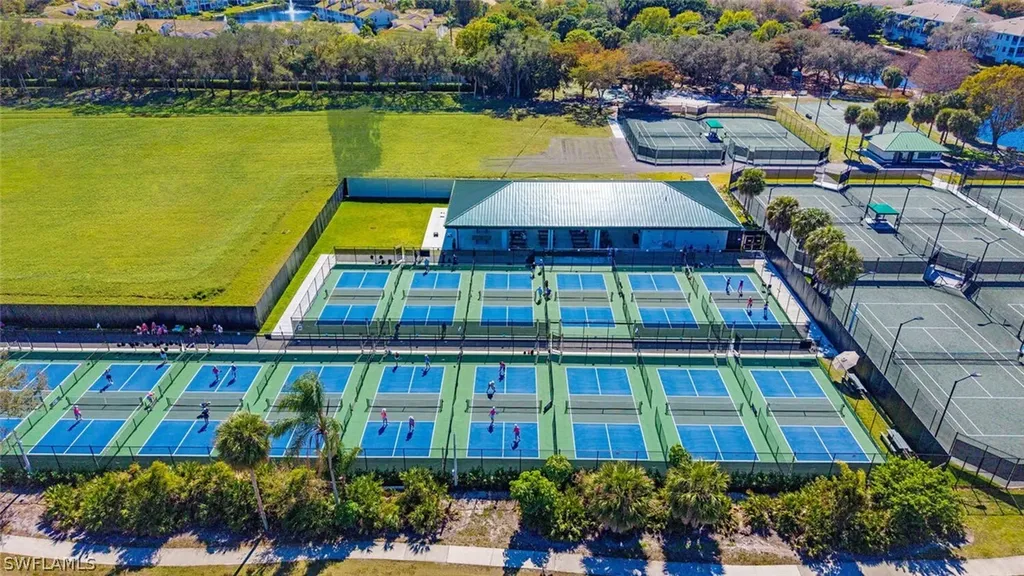 811 Arrowhead Lane Naples FL 34108