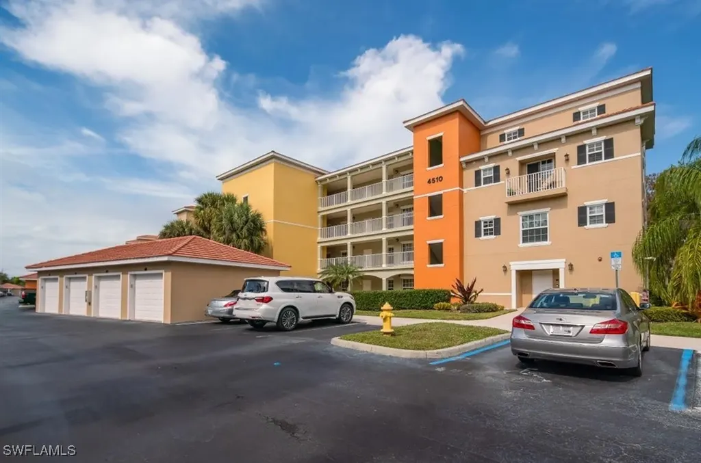 4510 Botanical Place Circle Naples FL 34112