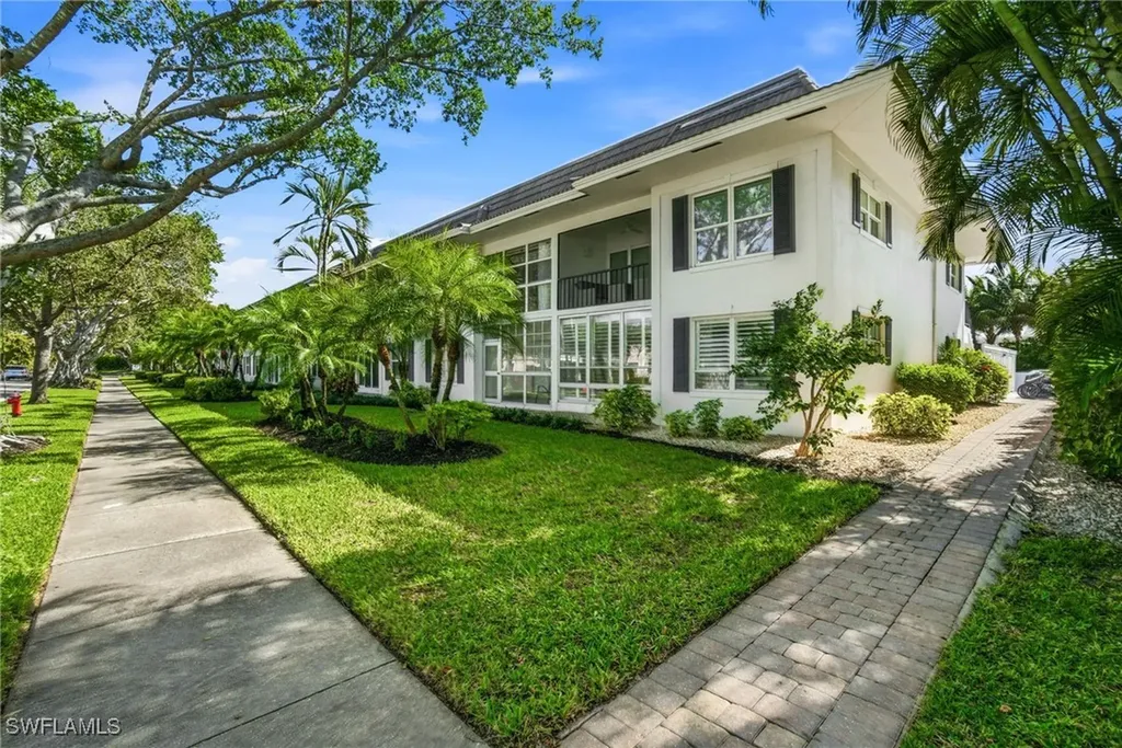 268 Banyan Boulevard Naples FL 34102