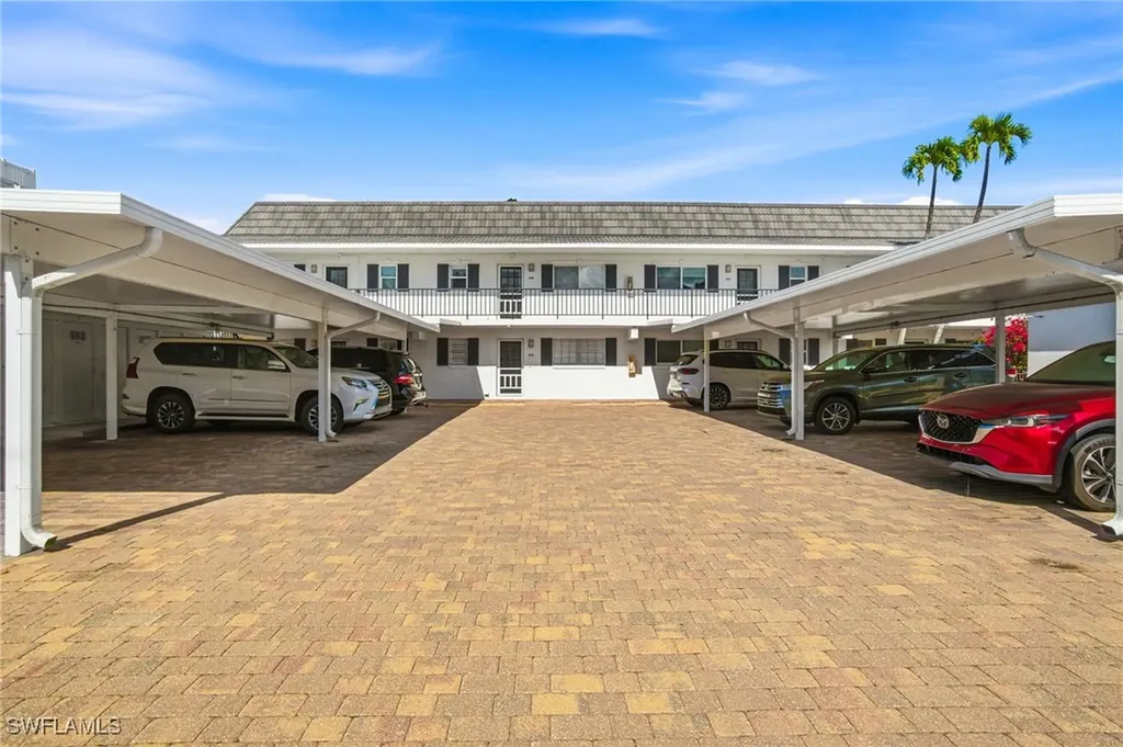 268 Banyan Boulevard Naples FL 34102