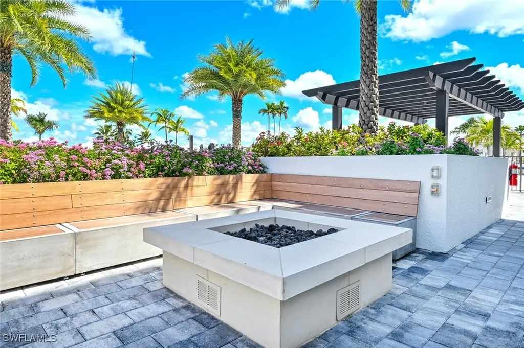 1111 Central Avenue Naples FL 34102
