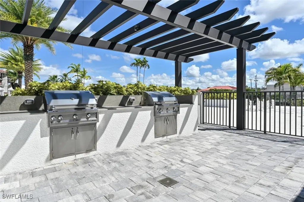 1111 Central Avenue Naples FL 34102