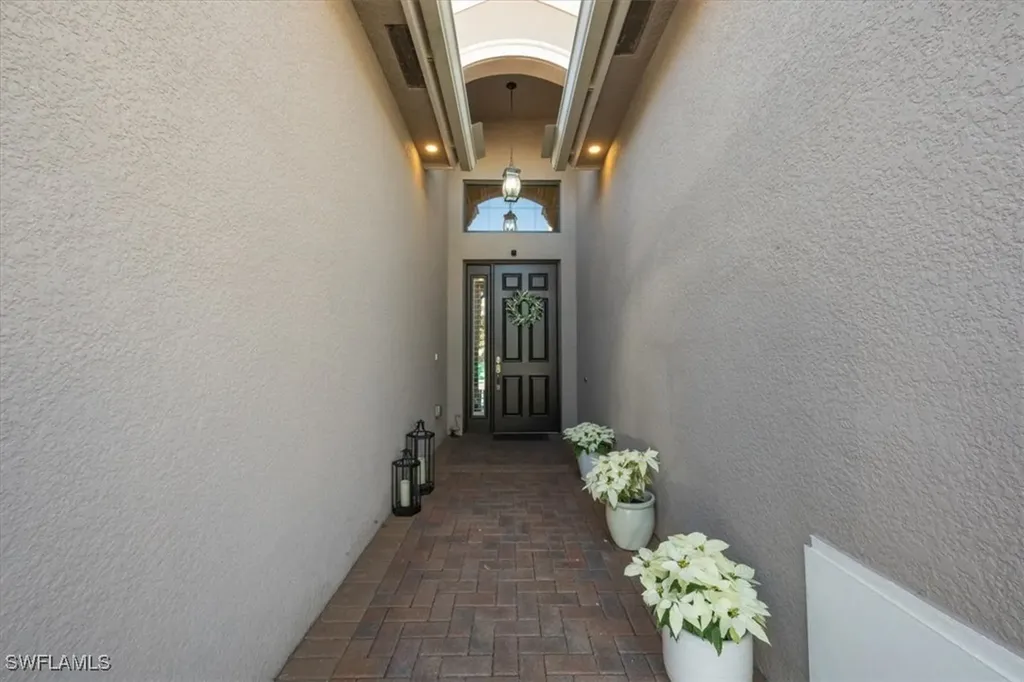 13867 Luna Drive Naples FL 34109