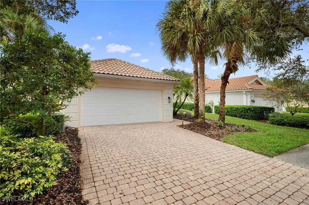 2729 Island Pond Lane Naples FL 34119-7526
