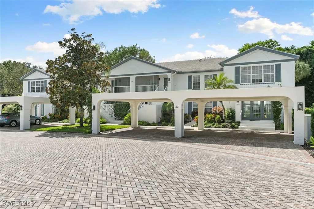 841 Tanbark Drive Naples FL 34108