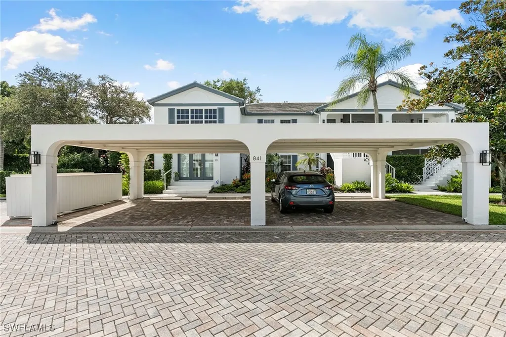 841 Tanbark Drive Naples FL 34108