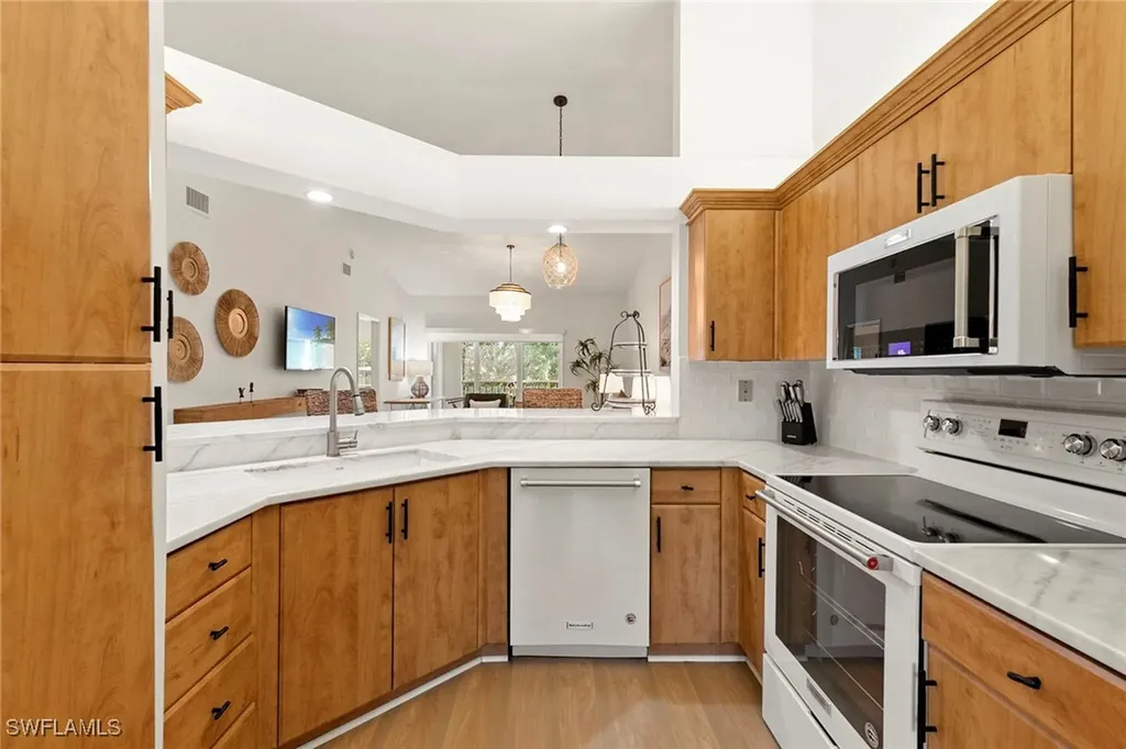 841 Tanbark Drive Naples FL 34108