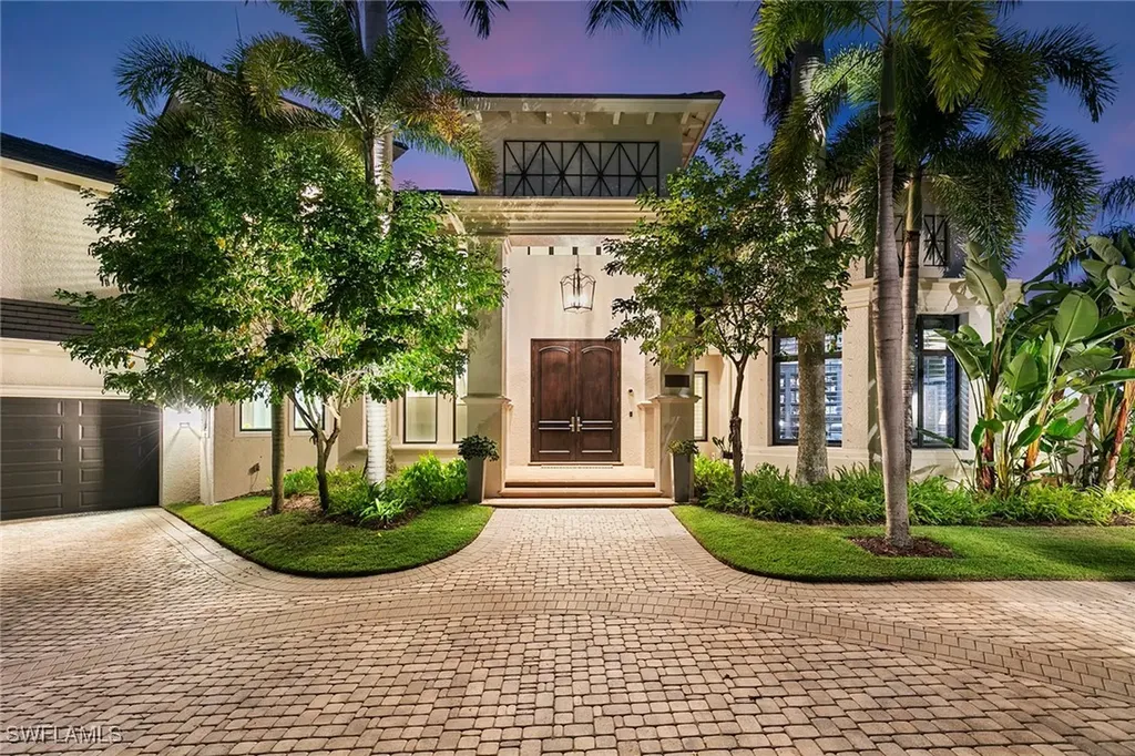9655 Mashie Court Naples FL 34108