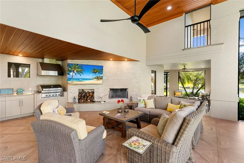 9655 Mashie Court Naples FL 34108