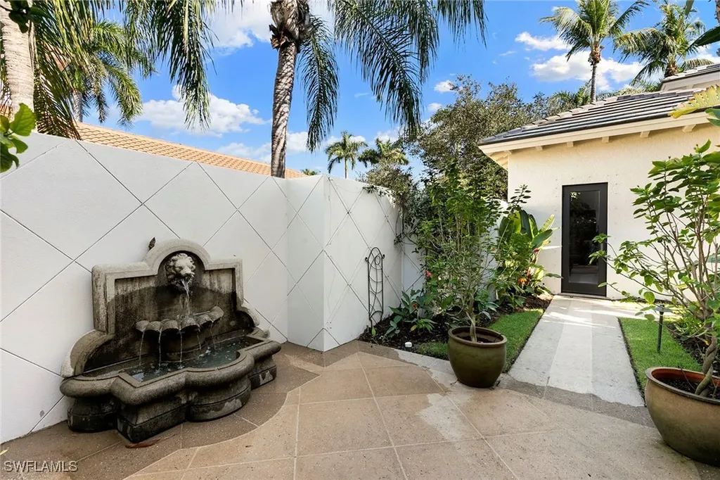 9655 Mashie Court Naples FL 34108