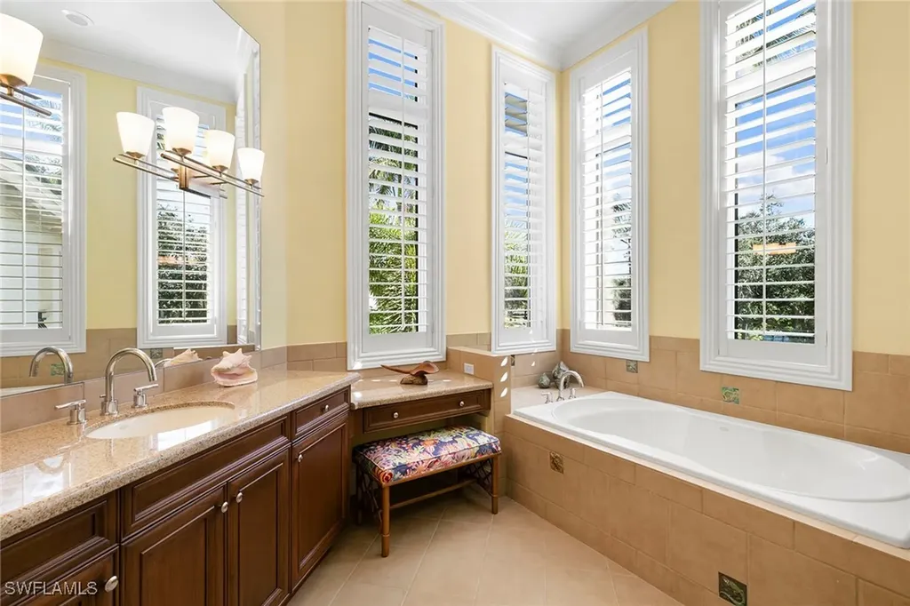 9655 Mashie Court Naples FL 34108