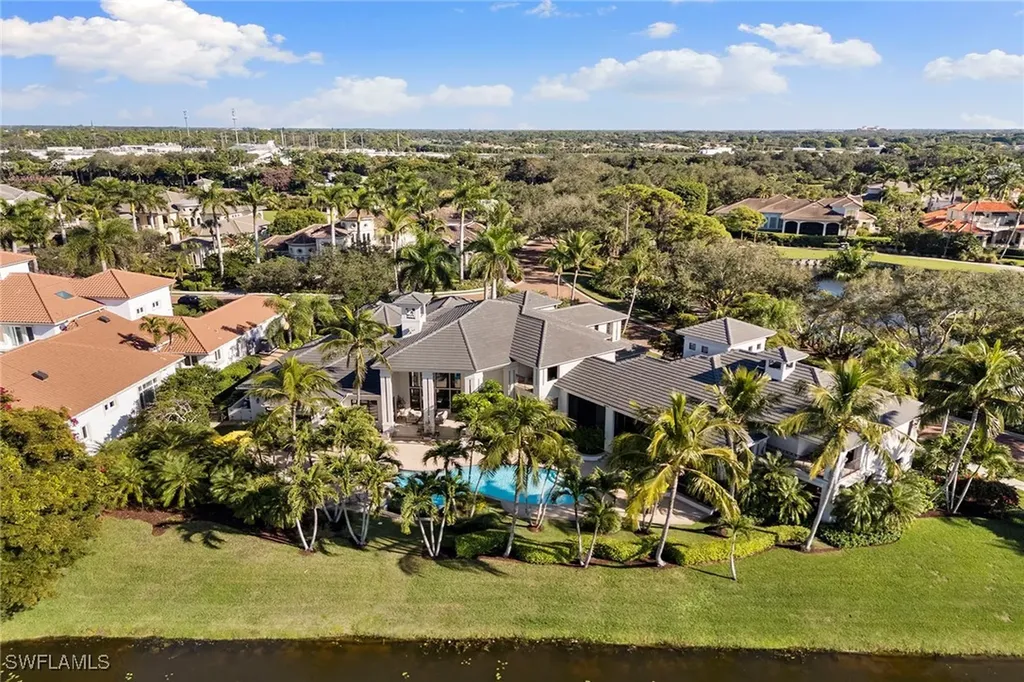 9655 Mashie Court Naples FL 34108
