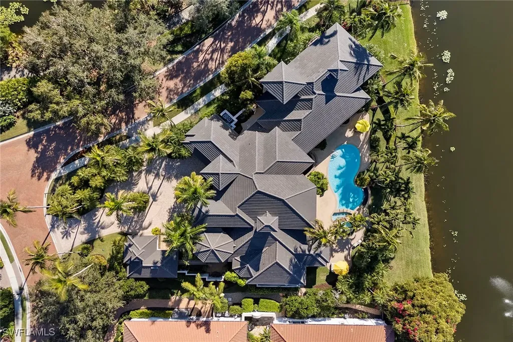 9655 Mashie Court Naples FL 34108