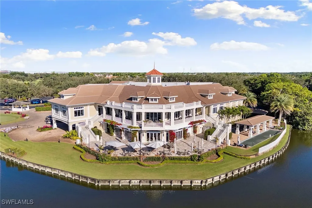 9655 Mashie Court Naples FL 34108