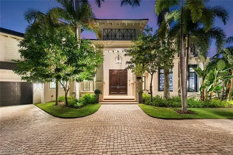 9655 Mashie Court Naples FL 34108