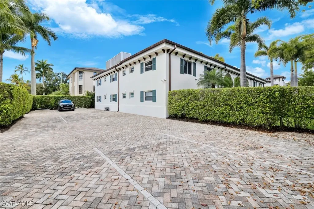960 7th Street S Naples FL 34102