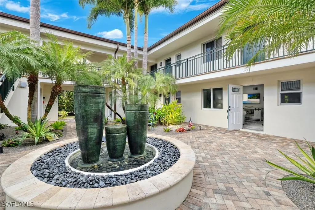 960 7th Street S Naples FL 34102
