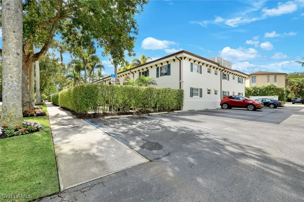960 7th Street S Naples FL 34102