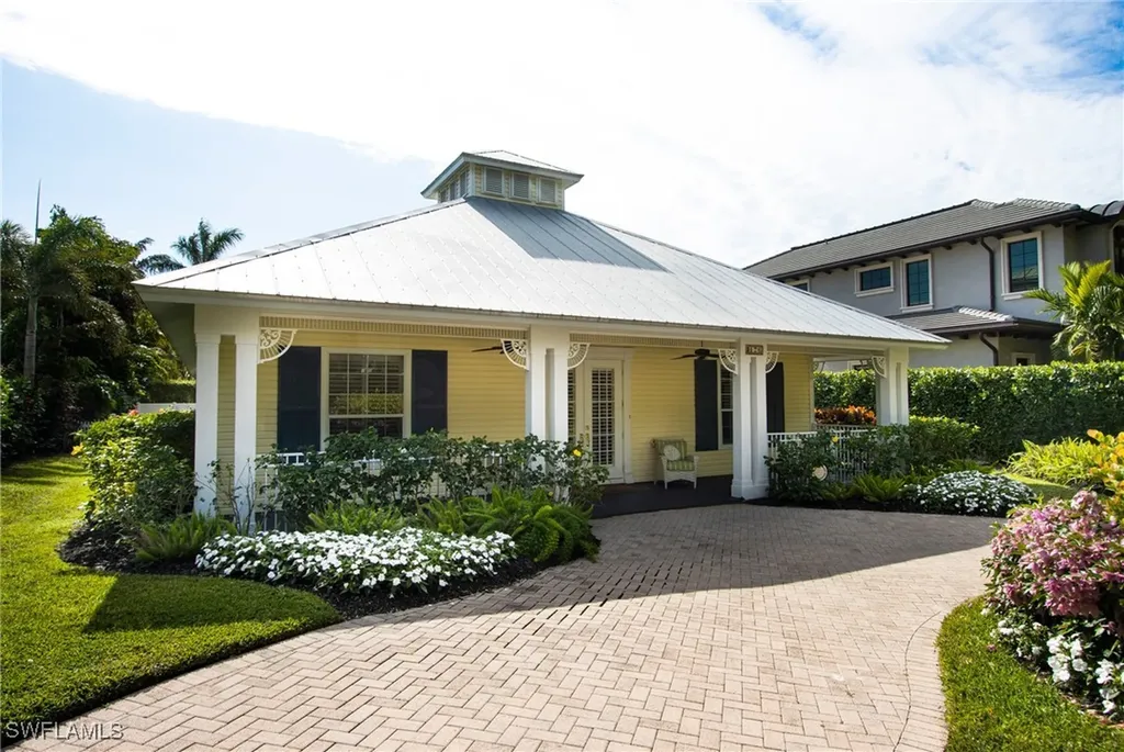 476 1st Avenue N Naples FL 34102