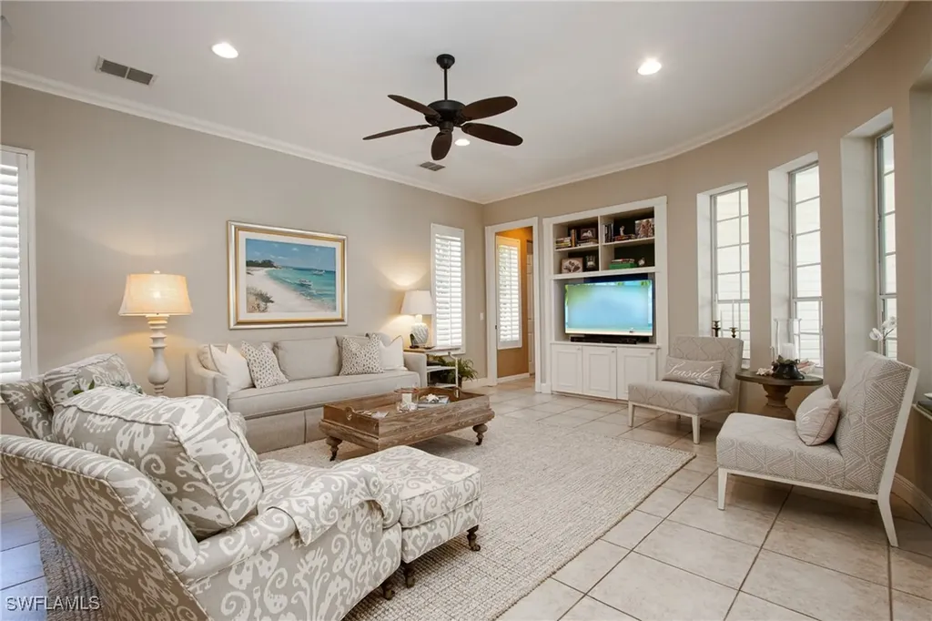 476 1st Avenue N Naples FL 34102