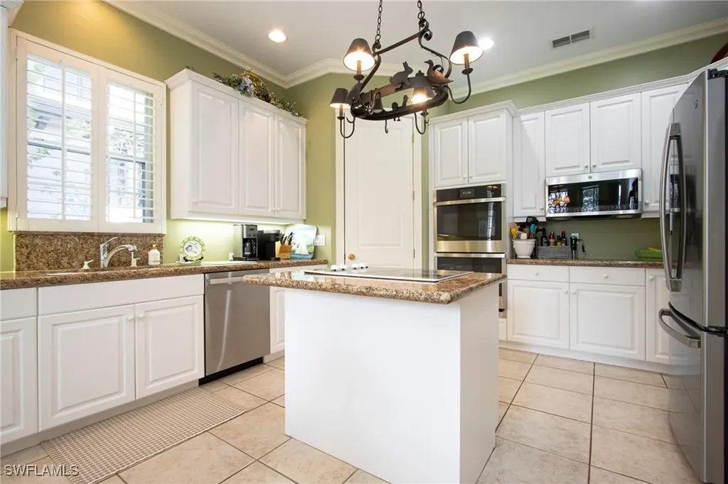 476 1st Avenue N Naples FL 34102