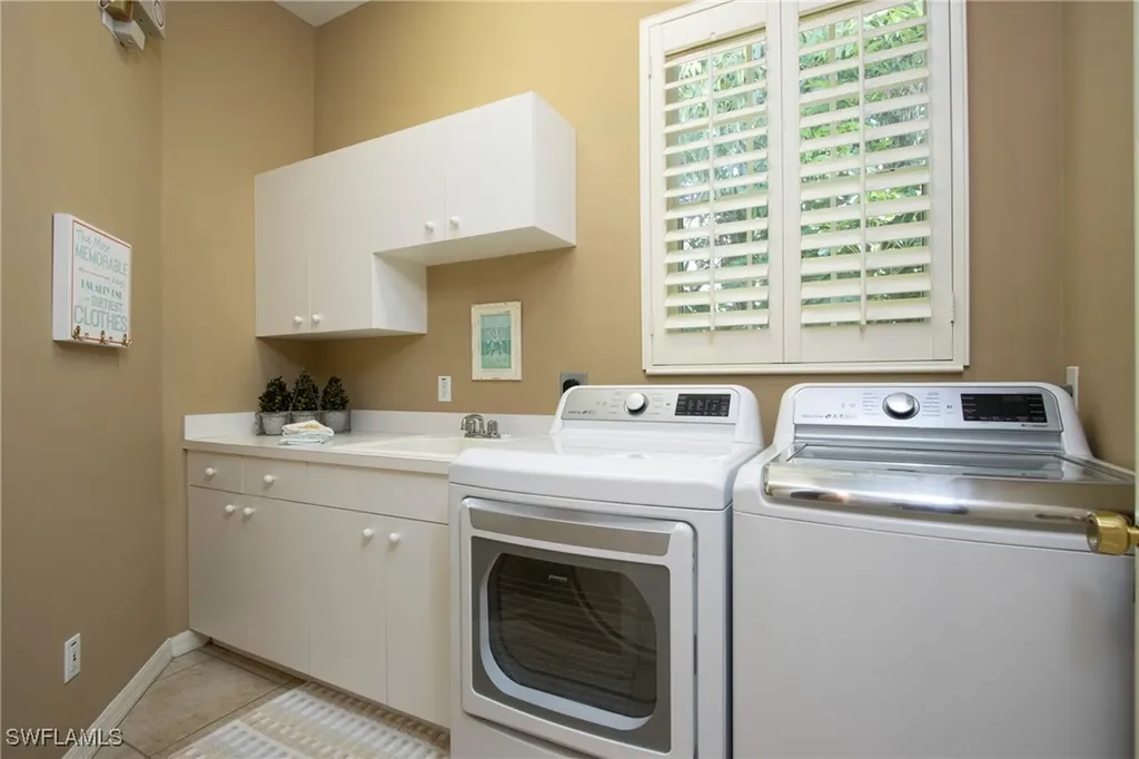 476 1st Avenue N Naples FL 34102