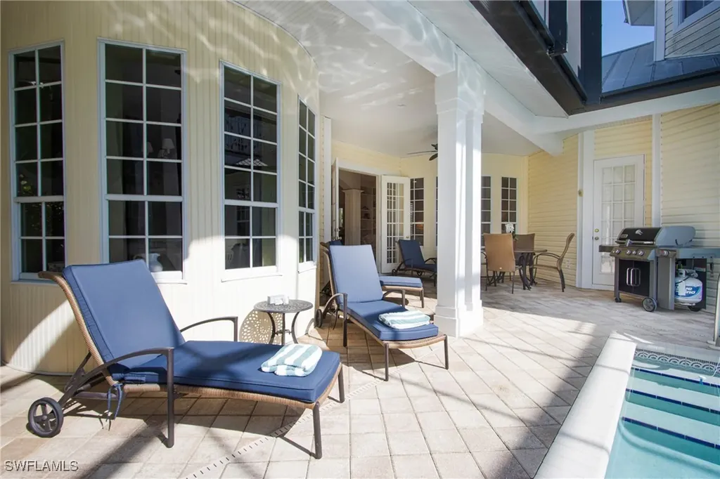 476 1st Avenue N Naples FL 34102