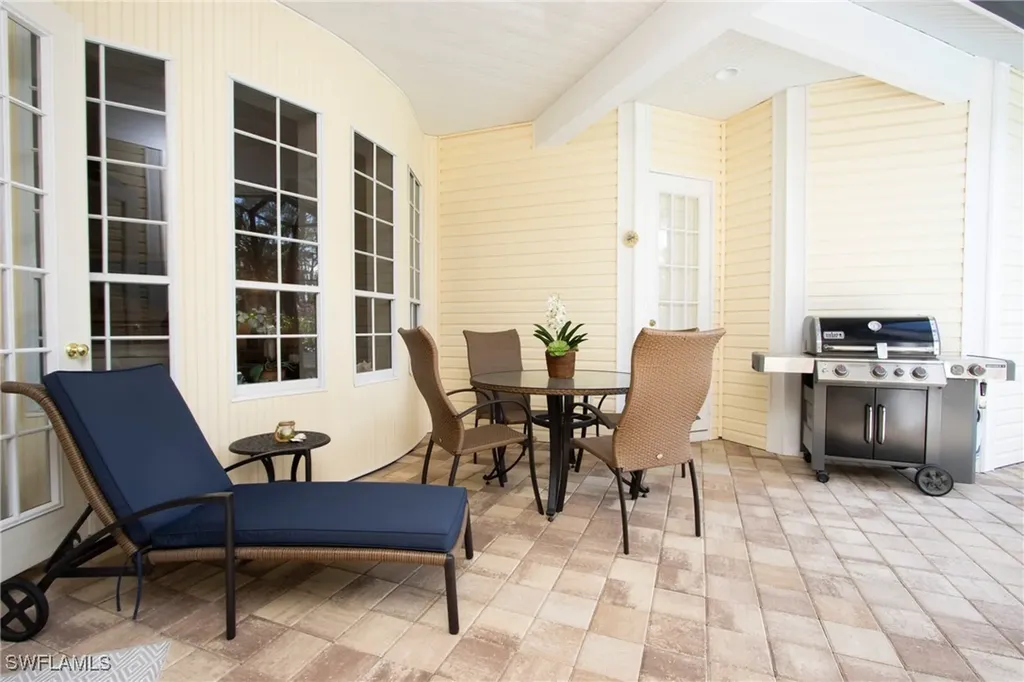 476 1st Avenue N Naples FL 34102