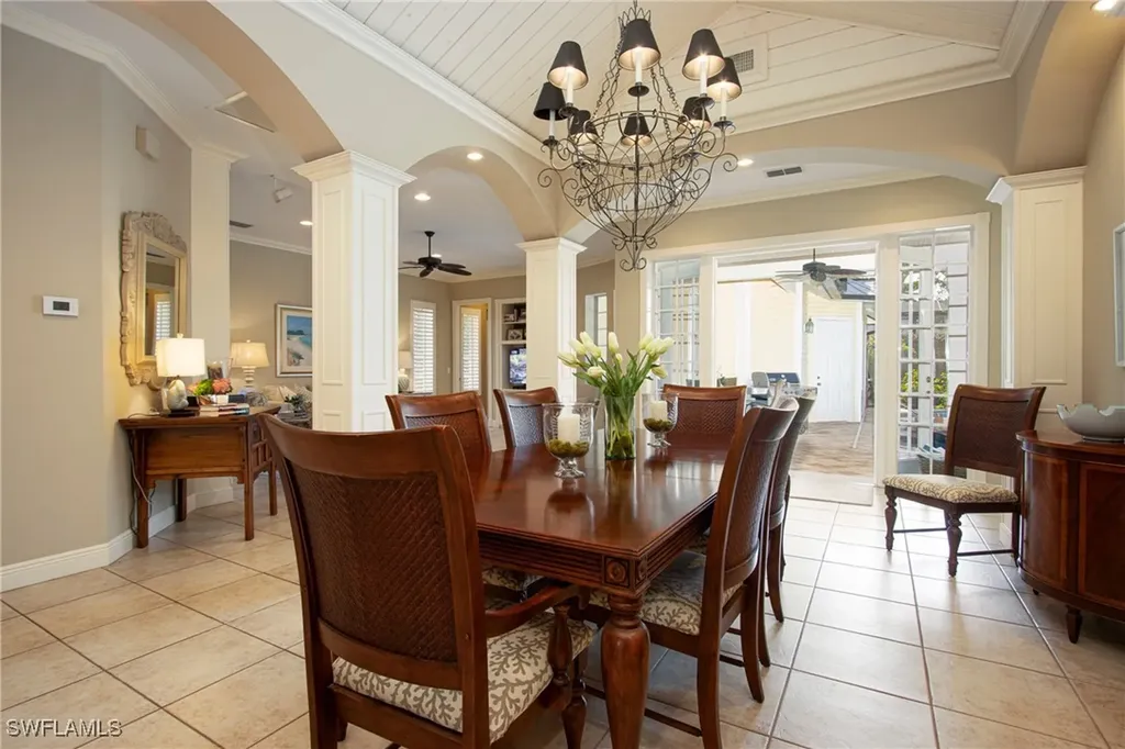 476 1st Avenue N Naples FL 34102