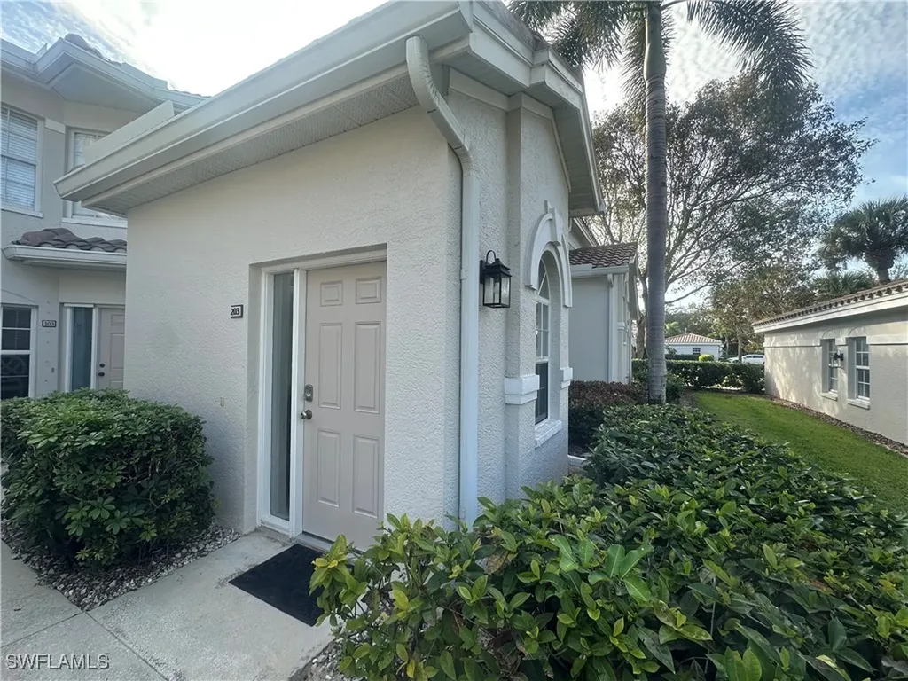 6922 Satinleaf Road N Naples FL 34109