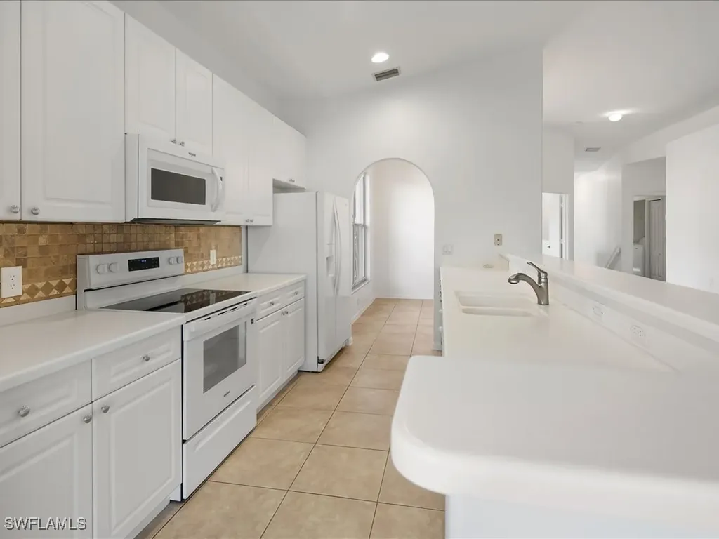 1981 Crestview Way Naples FL 34119