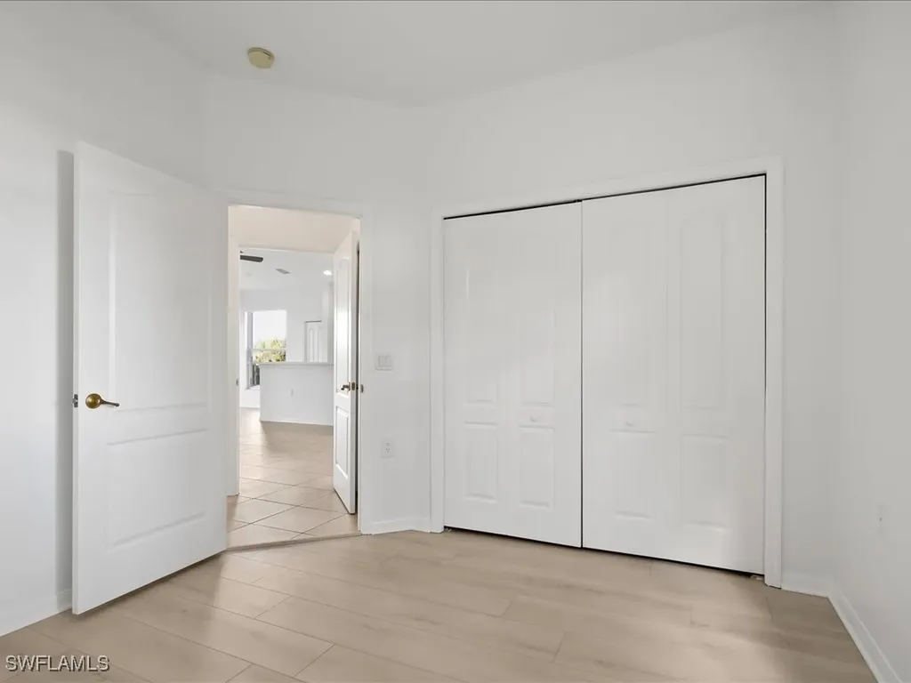 1981 Crestview Way Naples FL 34119