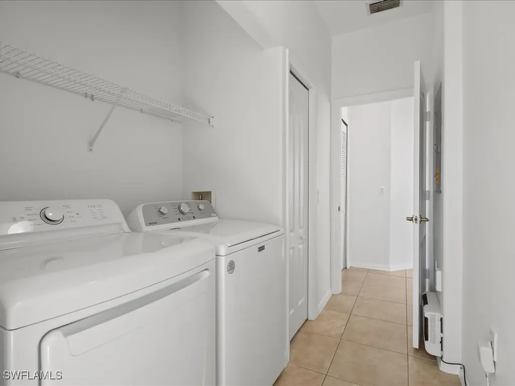 1981 Crestview Way Naples FL 34119