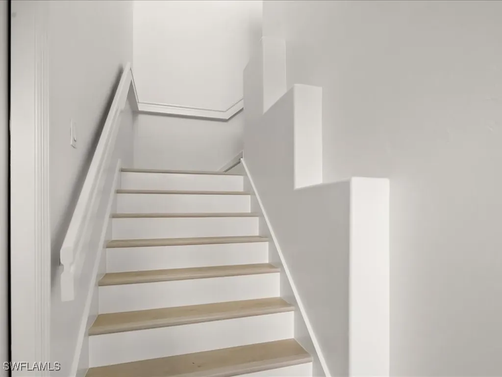 1981 Crestview Way Naples FL 34119