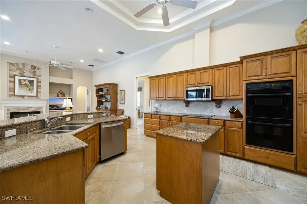 1052 Spanish Moss Trail Naples FL 34108