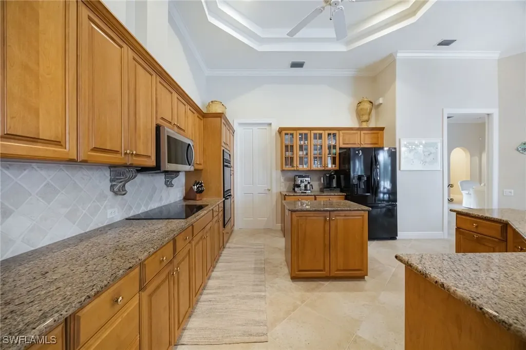 1052 Spanish Moss Trail Naples FL 34108
