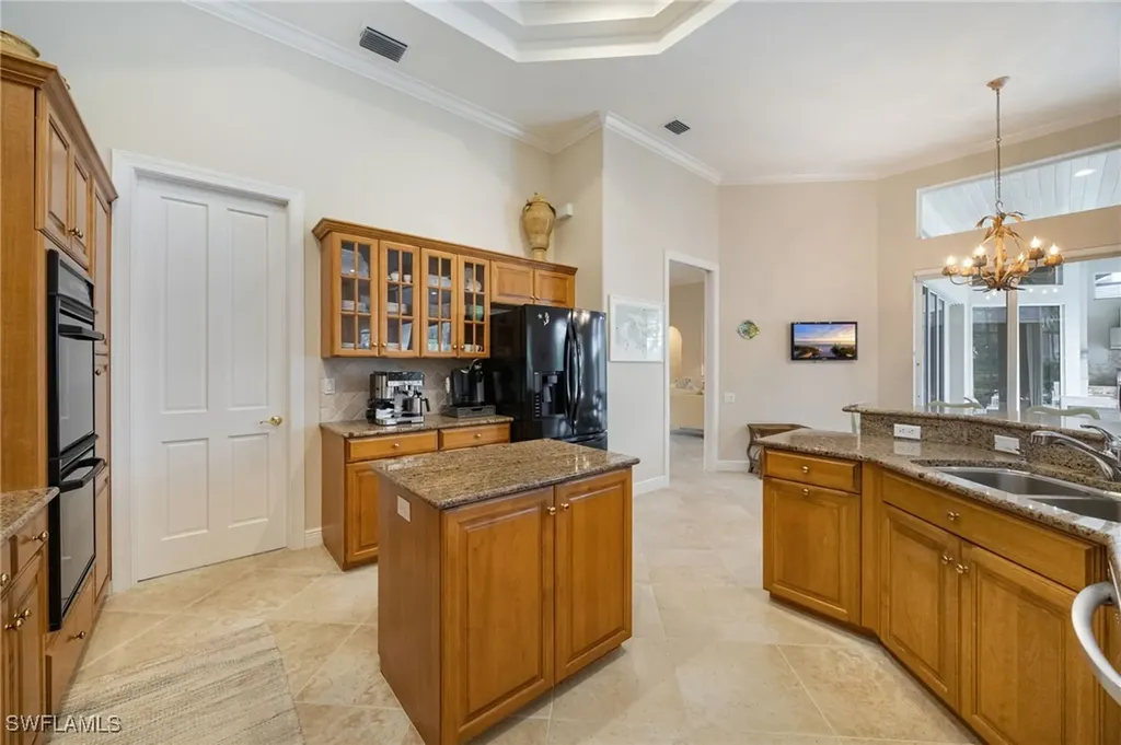 1052 Spanish Moss Trail Naples FL 34108