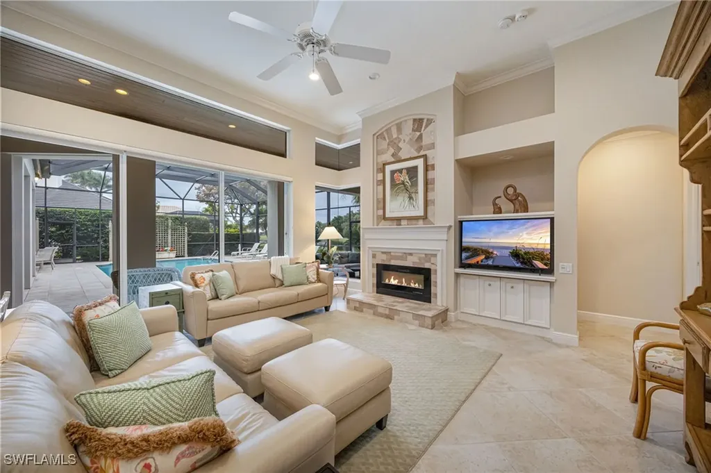 1052 Spanish Moss Trail Naples FL 34108