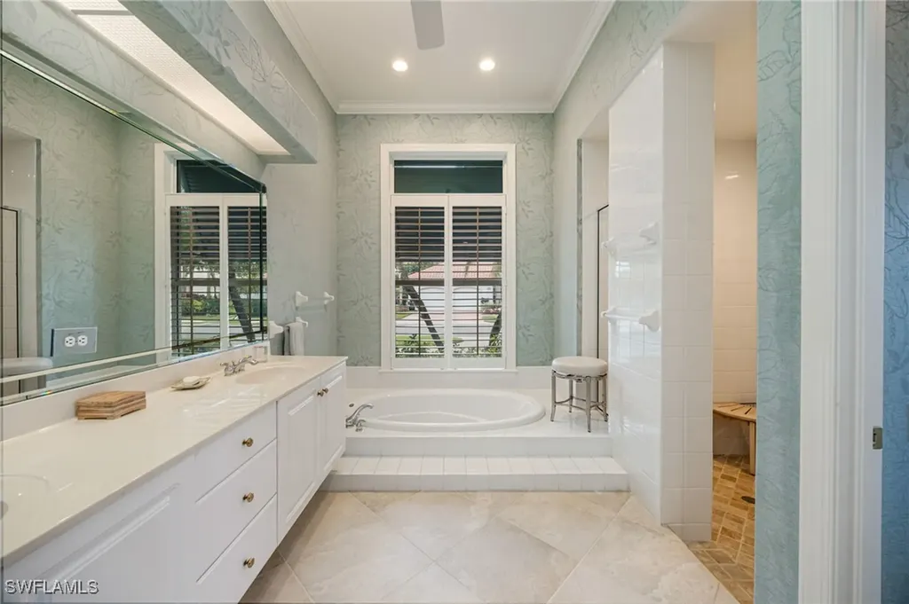 1052 Spanish Moss Trail Naples FL 34108