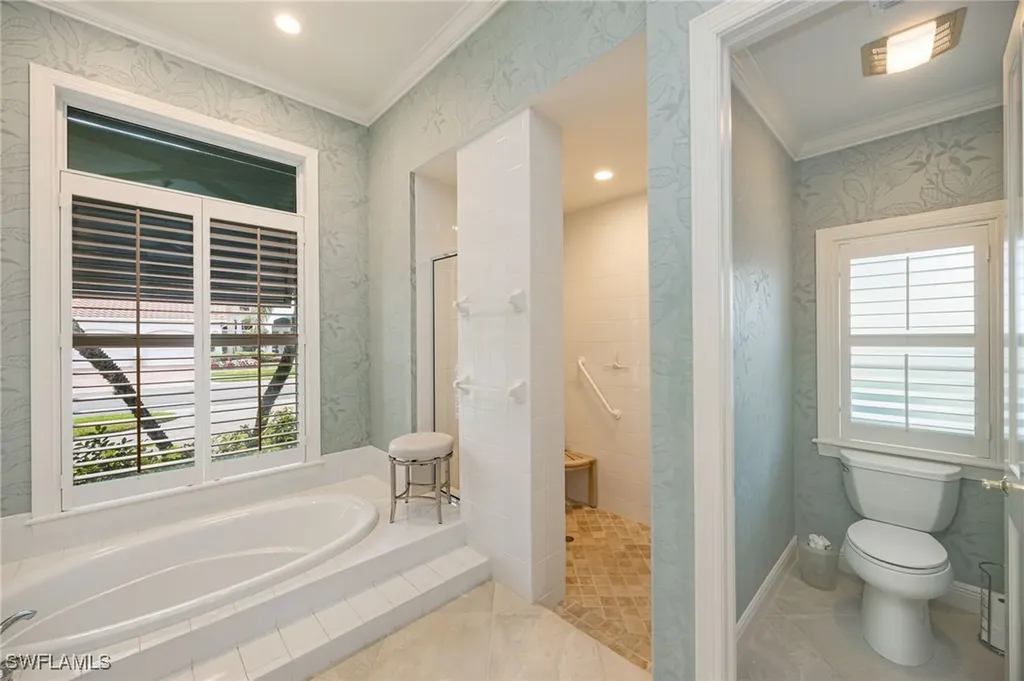 1052 Spanish Moss Trail Naples FL 34108