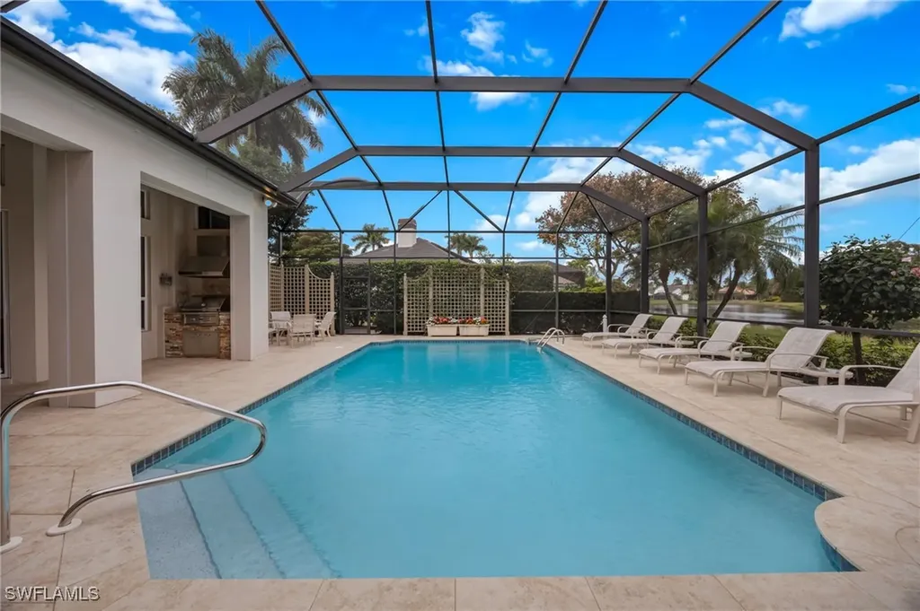 1052 Spanish Moss Trail Naples FL 34108