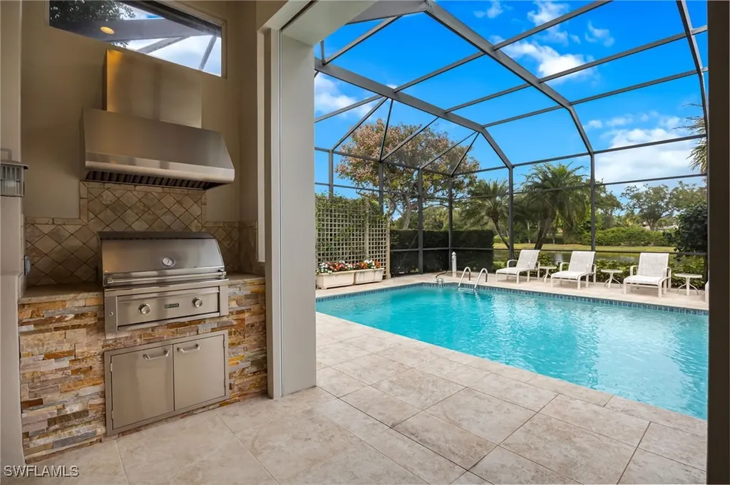1052 Spanish Moss Trail Naples FL 34108
