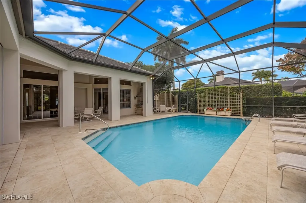 1052 Spanish Moss Trail Naples FL 34108