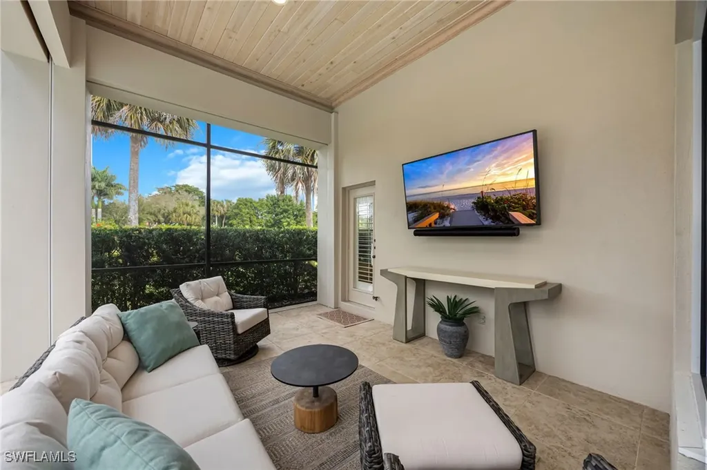 1052 Spanish Moss Trail Naples FL 34108