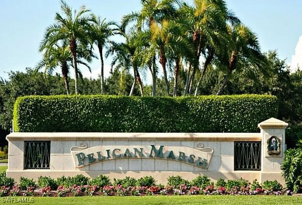 1052 Spanish Moss Trail Naples FL 34108