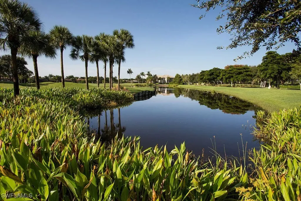 1052 Spanish Moss Trail Naples FL 34108