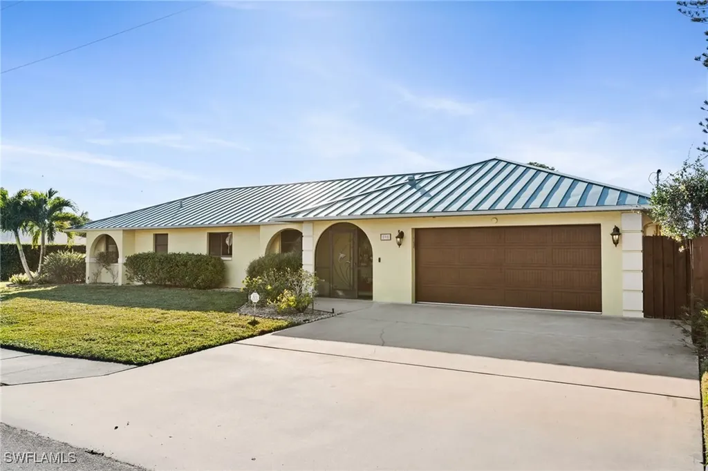 595 103rd Avenue N Naples FL 34108